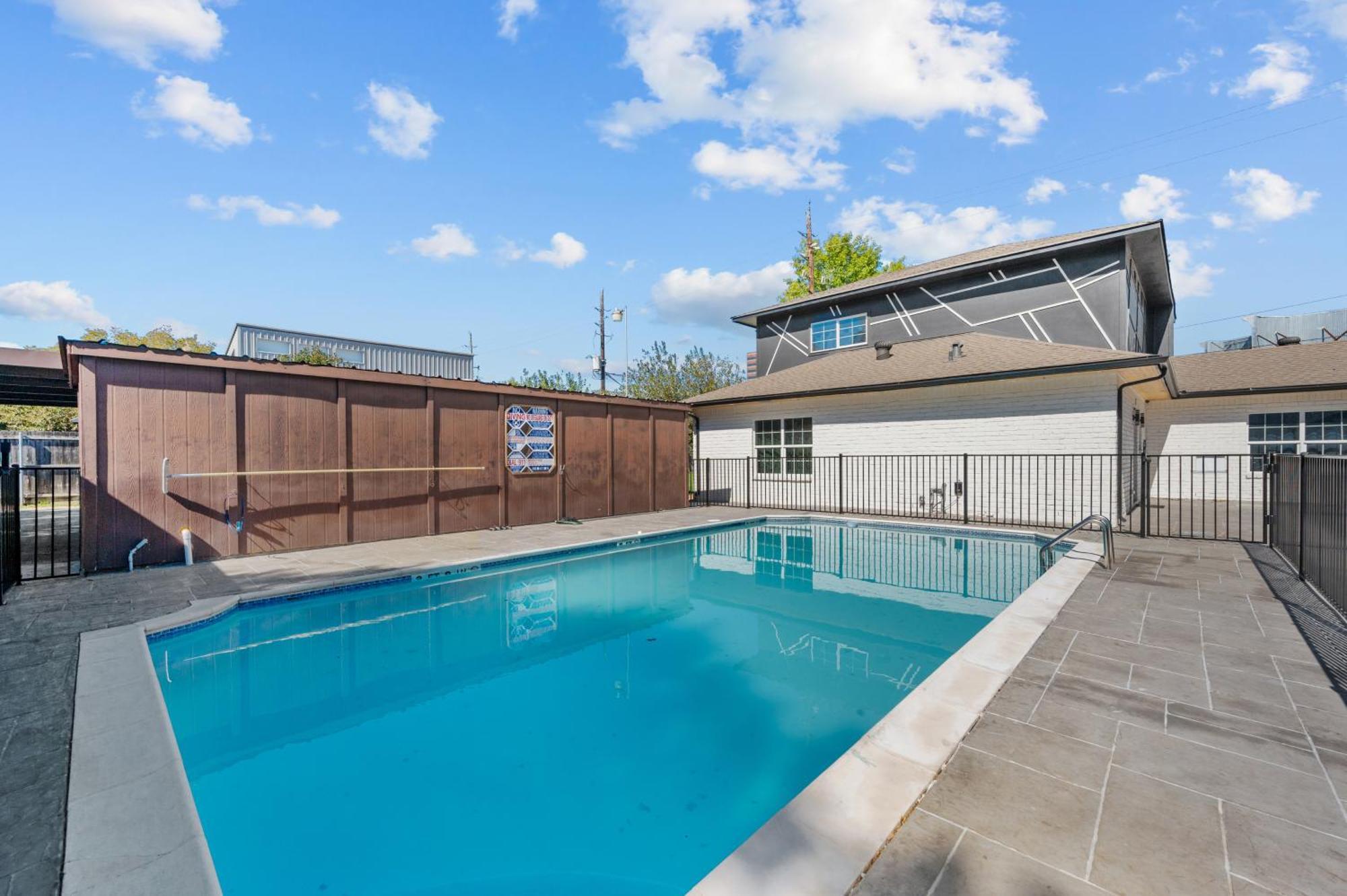 Spacious 1Br Galleria Apt With Pool & Free Park ヒューストン エクステリア 写真
